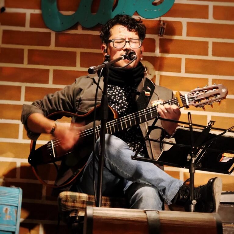 Ricardo Montes presenta “Necesitas Ser Feliz” en La Única Soria