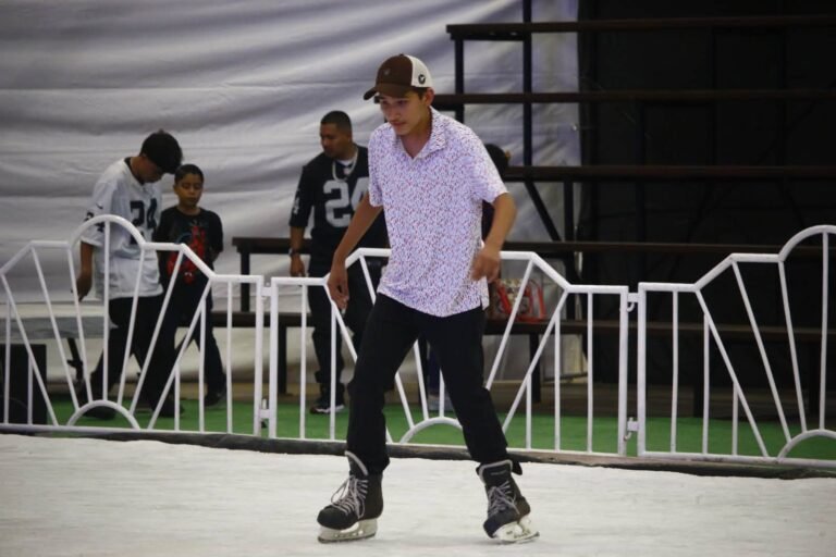 La Pista de Hielo amplía las experiencias para disfrutar la Feria Nacional Francisco Villa Durango 2026