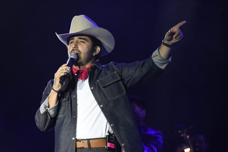 Noche de concierto entre suspiros y desamor con Joss Favela