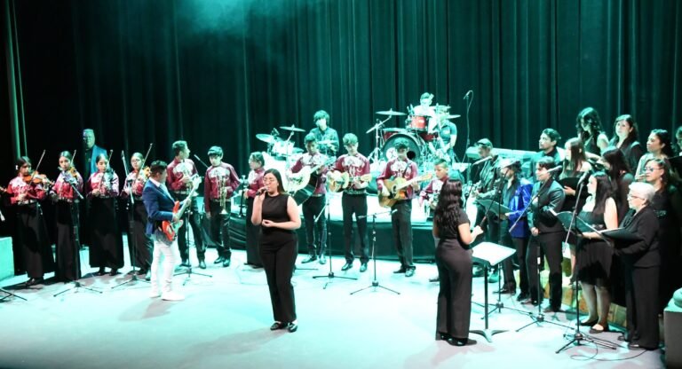 Fusión de Géneros en el escenario en el 47º Aniversario de la Casa de la Cultura