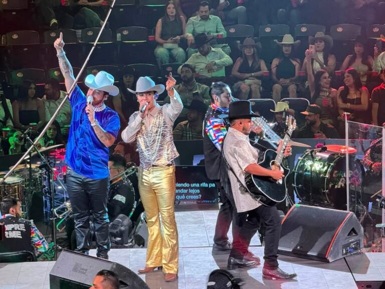 Noche de fiesta total en el Palenque con Grupo Firme