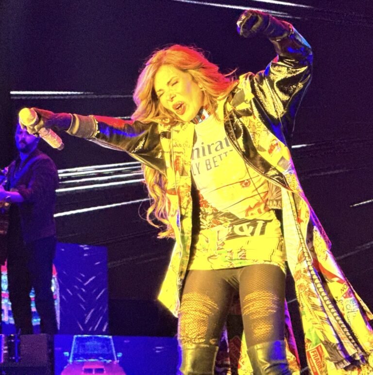 Durango vive intensamente el “Glow Tour” con Gloria Trevi
