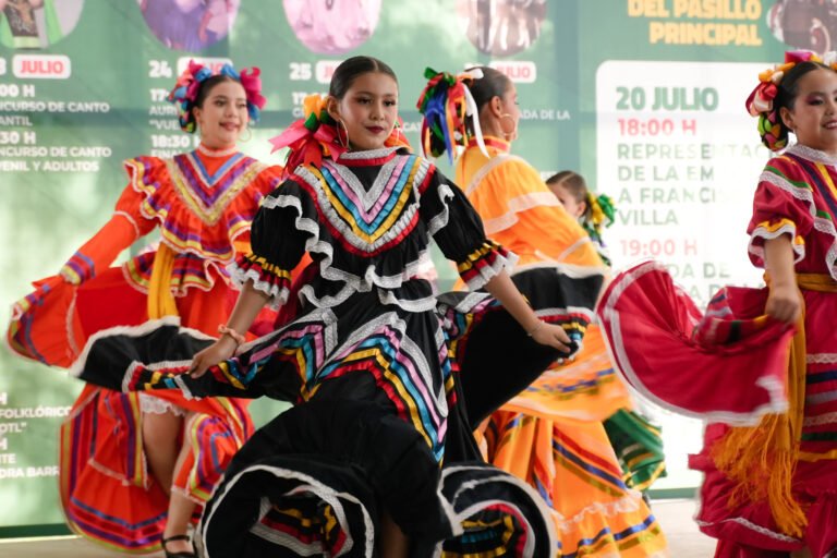 Taller de Danza Femenil Felipe Ángeles llena de ritmo el Abanico Amarillo de la Feria