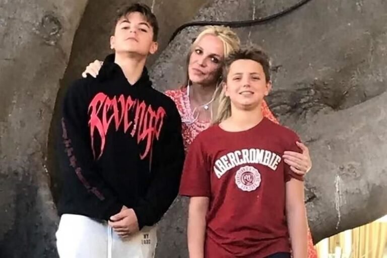 Britney Spears confiesa sentirse una madre «fallida» tras la incredulidad religiosa de su hijo y reflexiona sobre su fe