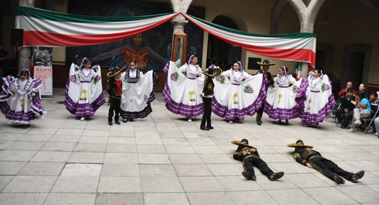 Celebran el 216 aniversario de la Independencia con el Festival Artístico «Alma de México» en la Casa de la Cultura