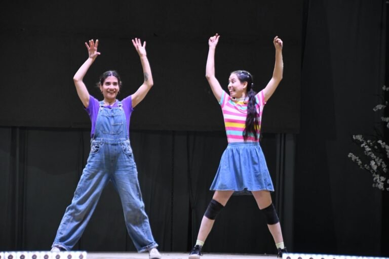 Inauguran la Muestra Estatal de Teatro 2026 en Canatlán con “Papá, mamá! ¿Qué es ser niñx?”
