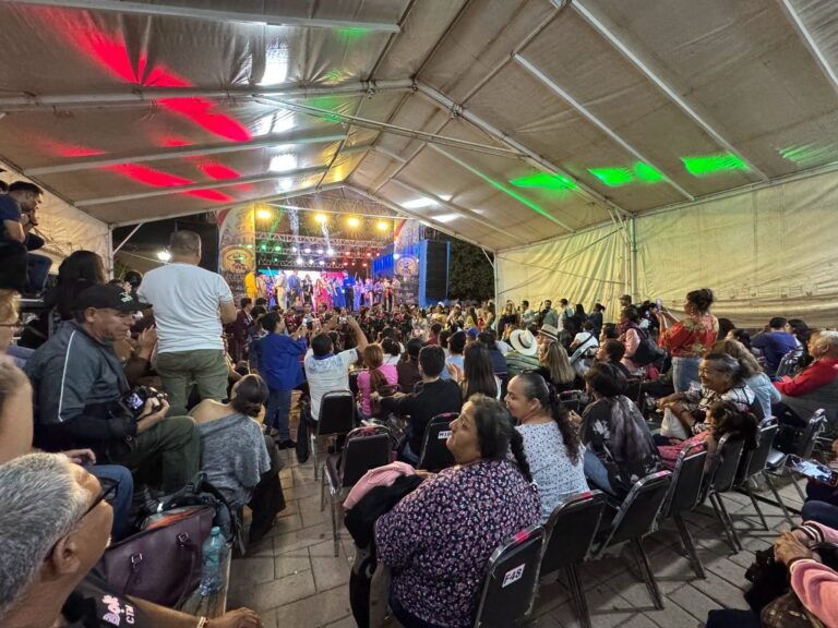 Vibran corazones durante la Primera Gala de Mariachis dentro del XXI Festival del Mariachi, su Charrería y Danza 2026