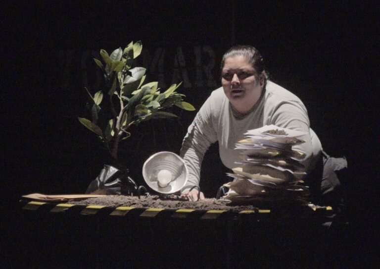 “Sabueso” lleva al escenario la lucha de una madre buscadora