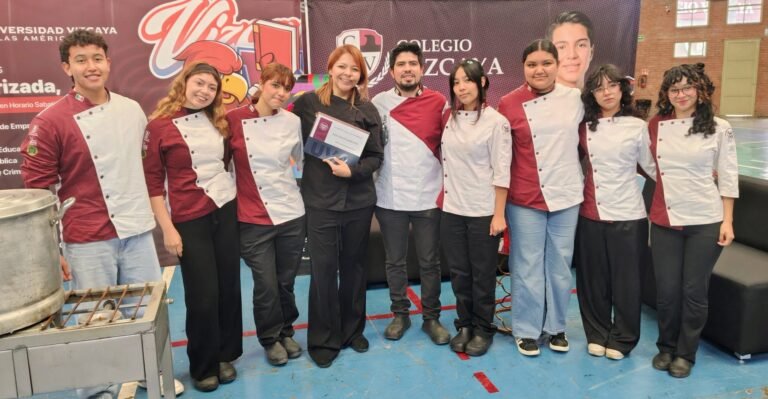Estudiantes de la Universidad Vizcaya de las Américas conocieron la cocina del Xantolo con la chef Tania Goytortúa