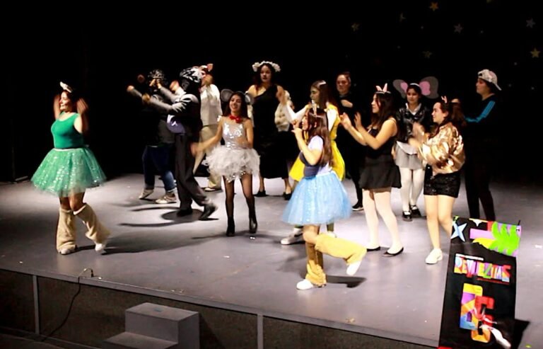 Las Crayolitas Dramáticas presentan “El Show Debe Continuar” en el Festival Revueltas 2026